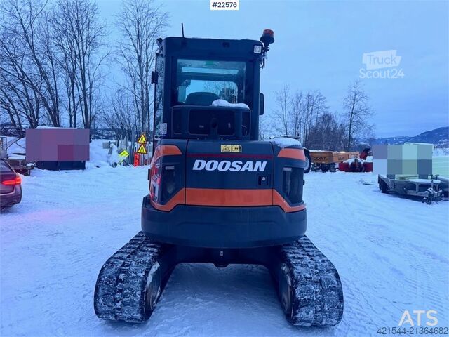 Minikotró Doosan DX50Z-7 mini excavator – 3 buckets – swing boom –