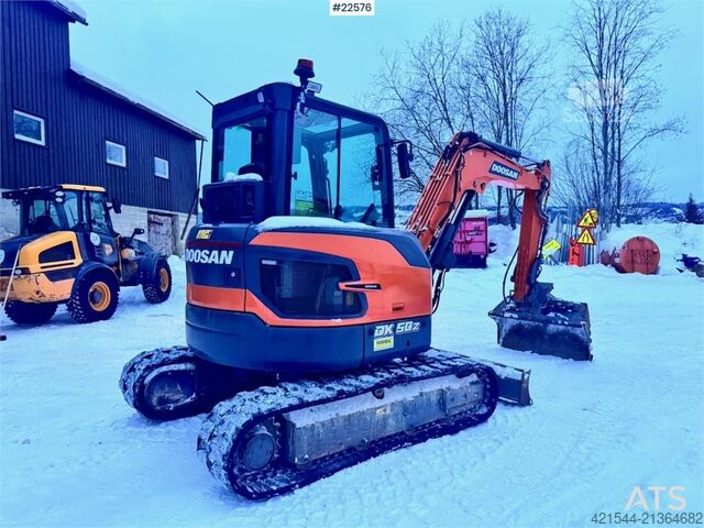 Minikotró Doosan DX50Z-7 mini excavator – 3 buckets – swing boom –