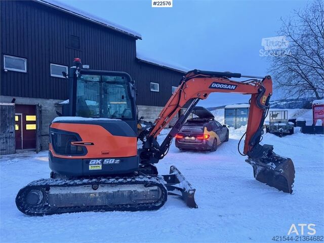 Minikotró Doosan DX50Z-7 mini excavator – 3 buckets – swing boom –