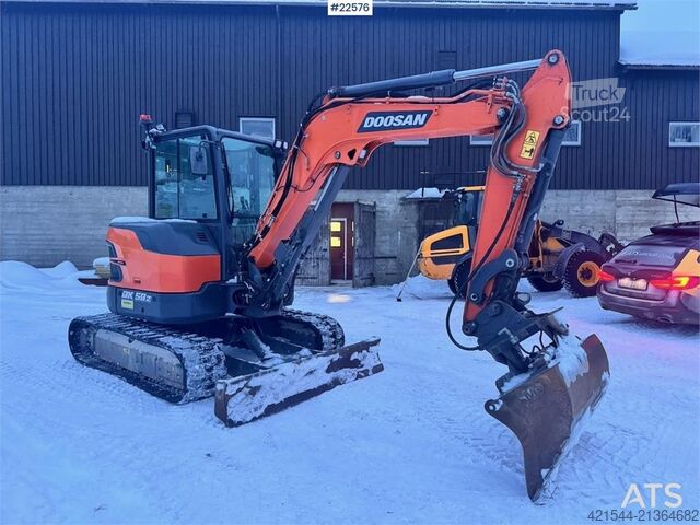 Minikotró Doosan DX50Z-7 mini excavator – 3 buckets – swing boom –