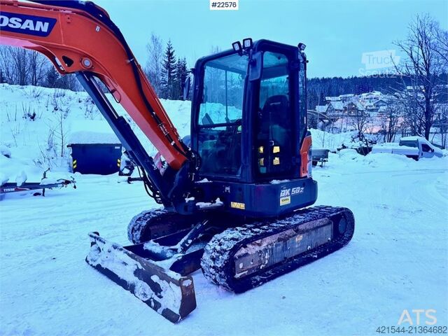 Minikotró Doosan DX50Z-7 mini excavator – 3 buckets – swing boom –