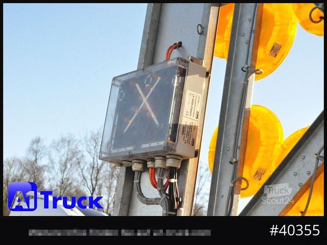 Причіп HUMBAUR Nissen B2/10 Absperrtafel Verkehrsleittafel Warntafel