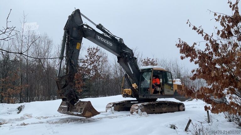 Kettenbagger Volvo EC250DNL with 3 excavator buckets