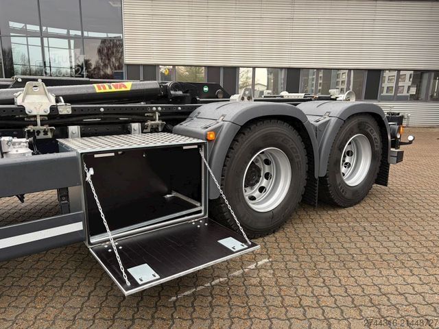 Крюковой мусоровоз MAN TGS 35.520 8X4 BL CH