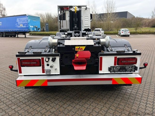 Крюковой мусоровоз MAN TGS 35.520 8X4 BL CH