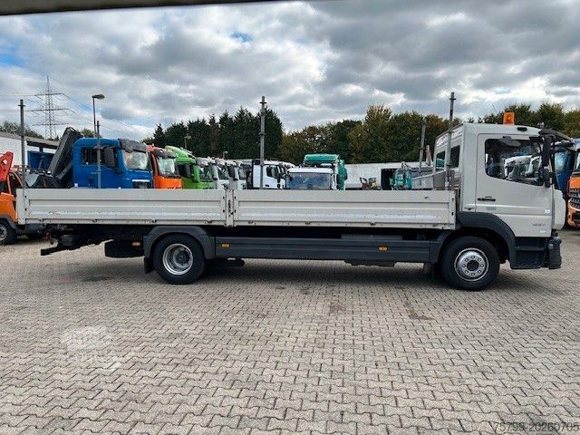 Vrachtauto met open laadbak MERCEDES-BENZ 1527 Atego Pritsche 4x2