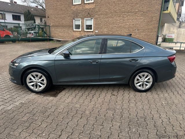 Kombijevsko vozilo SKODA Octavia Limousine DSG*LED*Digital*Head-Up*Navi*