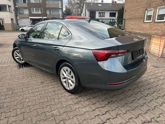 Kombijevsko vozilo SKODA Octavia Limousine DSG*LED*Digital*Head-Up*Navi*