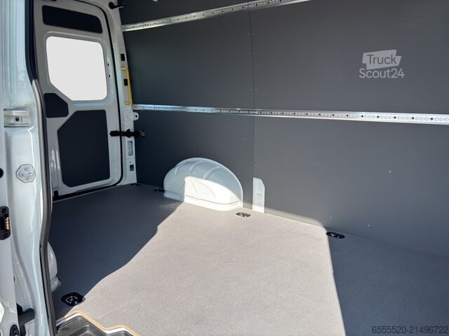 Slēgtais furgons VW Crafter 35 2.0 TDI Hochdach mittlerer Radstand KLIMA AHK PDC