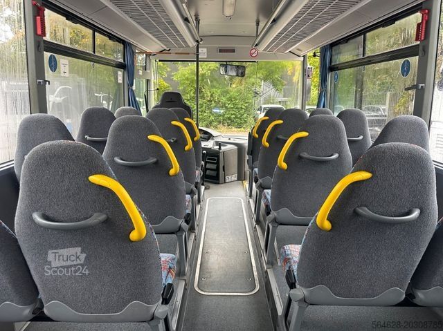 Távolsági autóbusz MERCEDES-BENZ O 560 Intouro