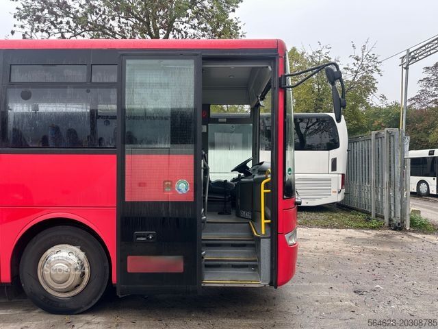 Távolsági autóbusz MERCEDES-BENZ O 560 Intouro