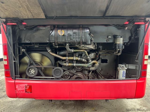 Távolsági autóbusz MERCEDES-BENZ O 560 Intouro