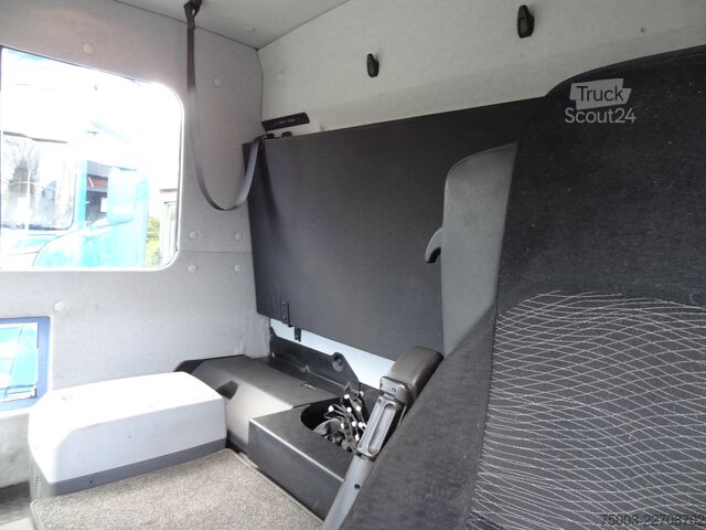 Truck mounted crane Mercedes-Benz Actros 2533 6X2 HMF 1820 Langmaterial