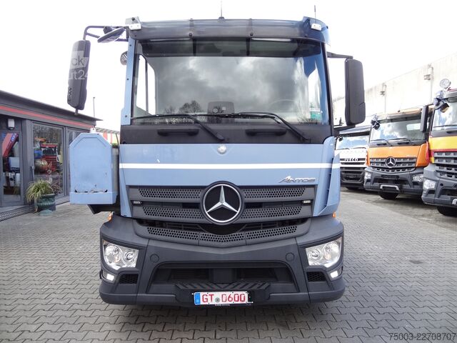 Flatbed truck Mercedes-Benz Actros 2533 6X2 HMF 1820 Langmaterial