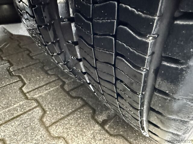 Pick-up van Mercedes-Benz Atego 818 Hegla Glasreff