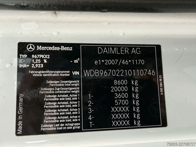 Pick-up van Mercedes-Benz Atego 818 Hegla Glasreff