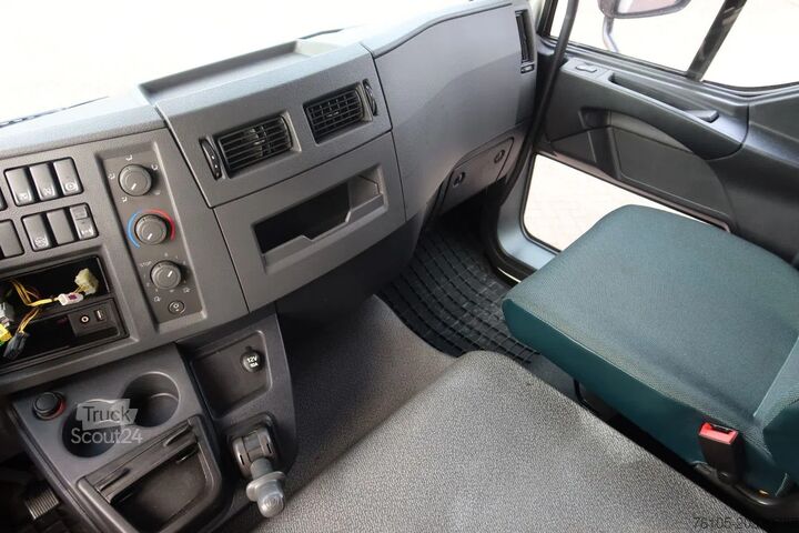 Matkalaukku Volvo FL Bak + Dhollandia klep 2000 Kg