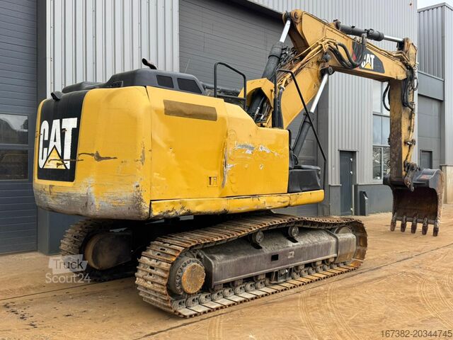 Pelle sur chenilles Caterpillar 323E