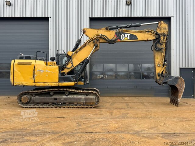 Pelle sur chenilles Caterpillar 323E