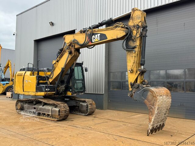 Pelle sur chenilles Caterpillar 323E