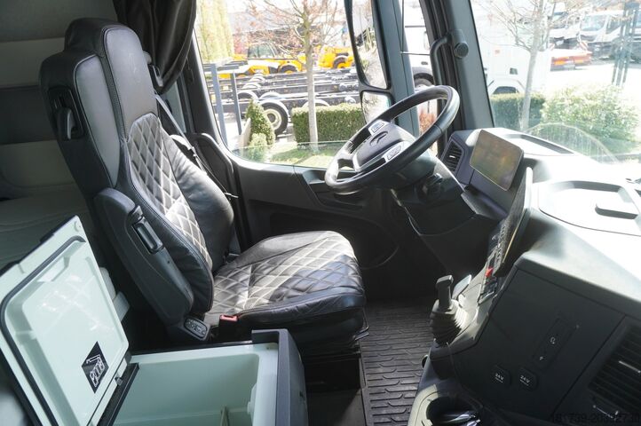 Platforma so stĺpikmi Mercedes-Benz Arocs 3563 8 × 4 / 630 HP /steered axle