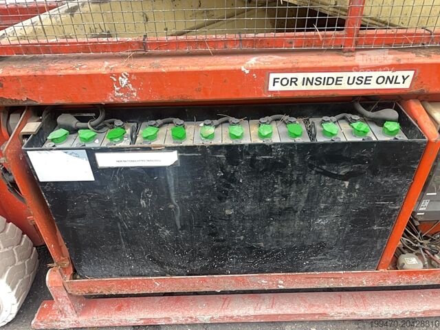 Τραπέζι ανύψωσης ψαλιδιού Holland-Lift N165-12EL Combistar (16.5 m)