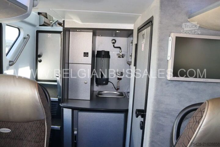 Motor coach Neoplan Skyliner L P06