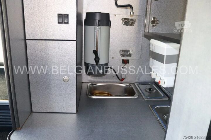 Motor coach Neoplan Skyliner L P06