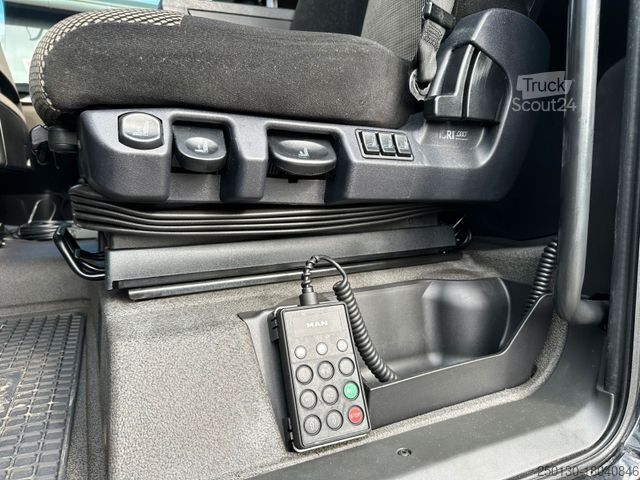 Vrachtauto met open laadbak MAN TGX 35.460 8x4-4 BL Pritsche+HMF 1920K Ladekran