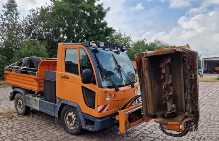 Trator municipal Multicar M 30