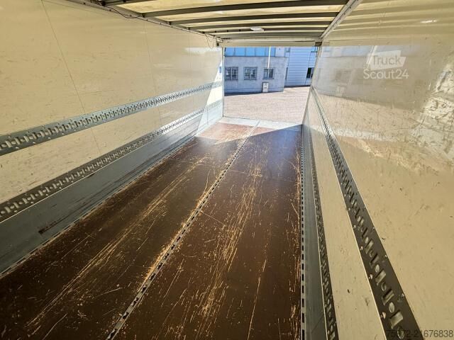 Autocamion cu caroserie tip cutie Mercedes-Benz Atego 1524 L