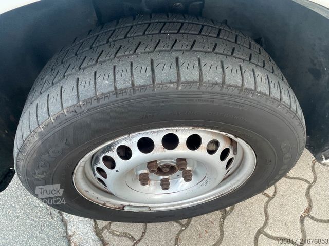 Minibus VOLKSWAGEN T5 Transporter Kleinbus Kombi 8 Sitzer Klima