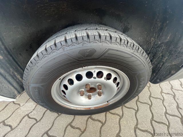 Minibus VOLKSWAGEN T5 Transporter Kleinbus Kombi 8 Sitzer Klima