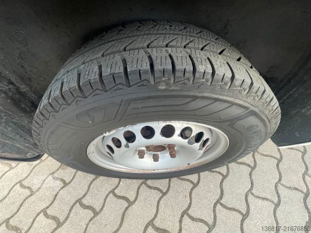 Minibus VOLKSWAGEN T5 Transporter Kleinbus Kombi 8 Sitzer Klima