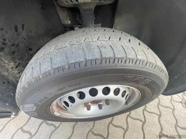 Minibus VOLKSWAGEN T5 Transporter Kleinbus Kombi 8 Sitzer Klima