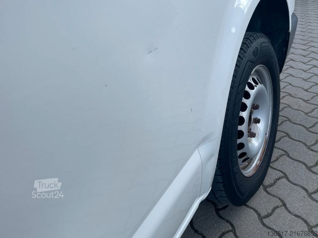 Minibus VOLKSWAGEN T5 Transporter Kleinbus Kombi 8 Sitzer Klima