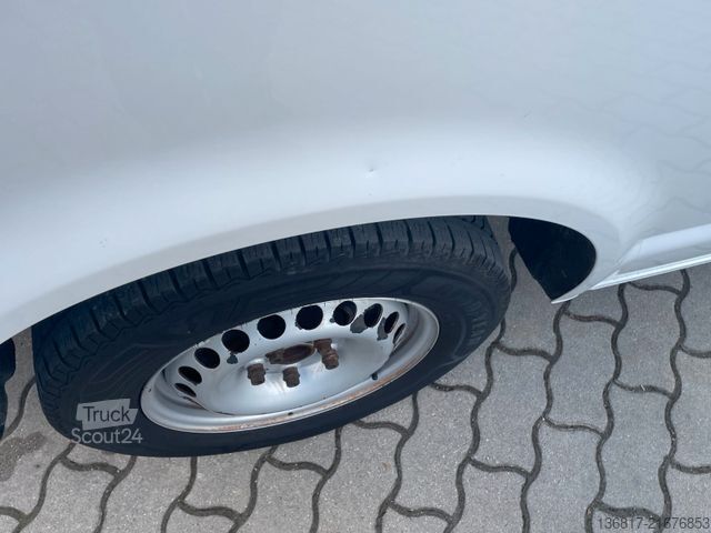 Minibus VOLKSWAGEN T5 Transporter Kleinbus Kombi 8 Sitzer Klima