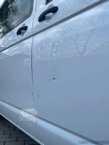 Minibus VOLKSWAGEN T5 Transporter Kleinbus Kombi 8 Sitzer Klima