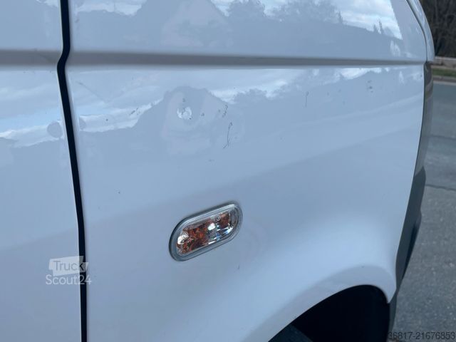 Minibus VOLKSWAGEN T5 Transporter Kleinbus Kombi 8 Sitzer Klima