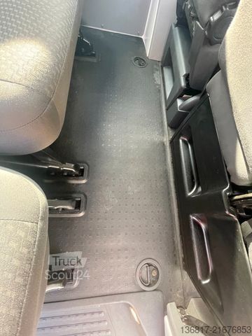 Minibus VOLKSWAGEN T5 Transporter Kleinbus Kombi 8 Sitzer Klima