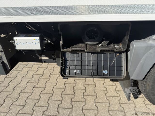 Skåpbil MERCEDES-BENZ MB 818 L 5 m Koffer LBW 1t 2,5 t NL Klima Kamera