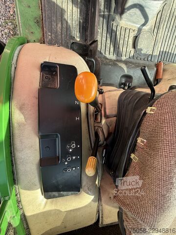 John Deere 2320