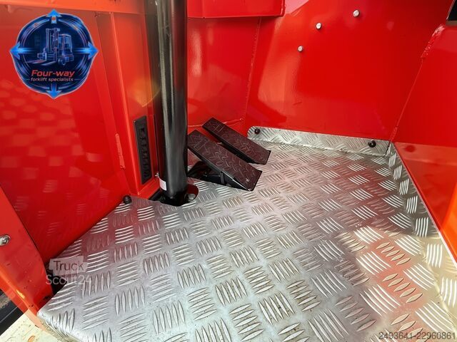 Chariot élévateur multidirectionnel Combilift C4000ET TRIPLEX 6900 WIDE FORK POSITIONE