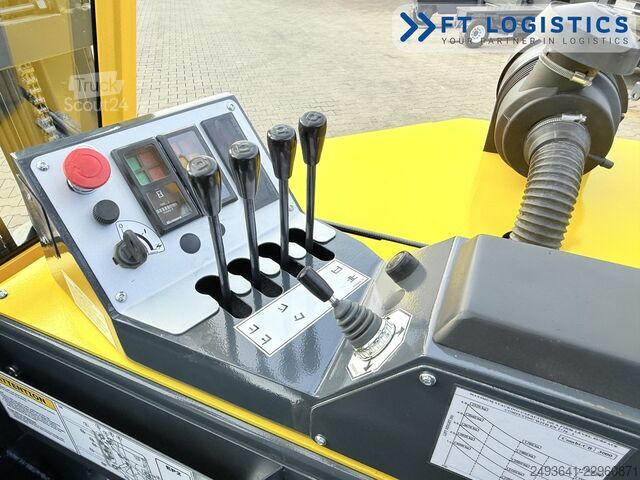 Wózek widłowy czterokierunkowy Combilift CB3000 GAS TRIPLEX 4900 FREE-LIFT