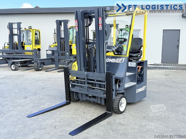 Wózek widłowy czterokierunkowy Combilift CB2500 GAS TRIPLEX 4900 FORK POSITIONER