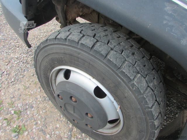 Dodávka s vysokou strechou MERCEDES-BENZ 813 D Vario Kastenwagen