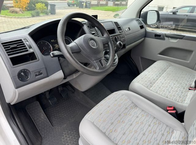 Tovornjak z zabojnikom VOLKSWAGEN T5 2.0 TDi Kombi 1.Hd. 3-Sitzer