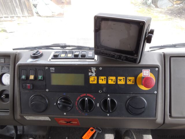 Transportér s kufrom Iveco 90-13 A Hub Hebevorrichtg Sitzwechselwag