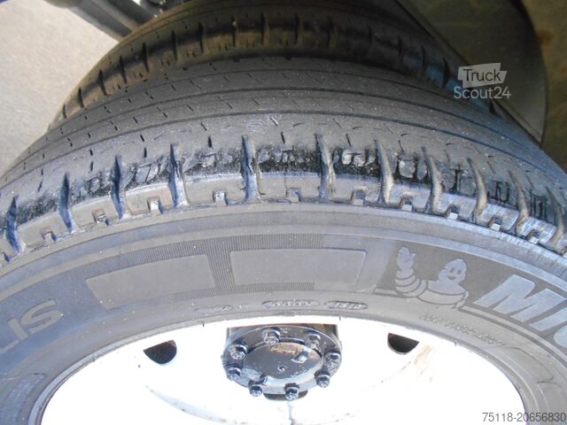 закритий фургон Isuzu NPR 35 - FURGONE ALLUMINIO