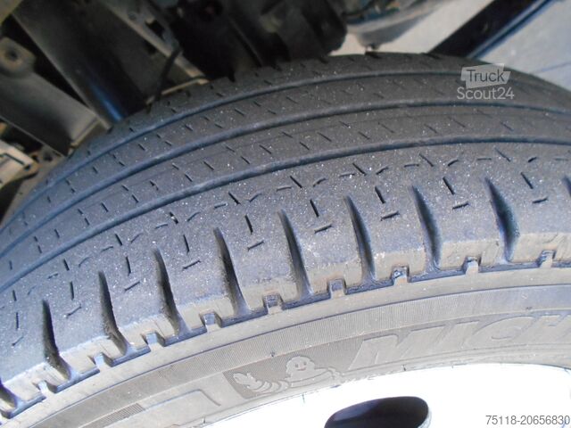 закритий фургон Isuzu NPR 35 - FURGONE ALLUMINIO